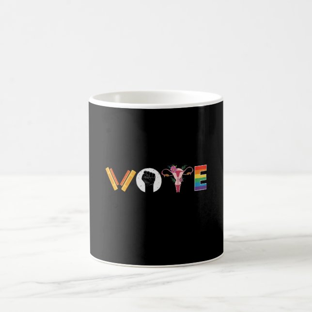 Taza De Café VOTOS Libros Uterus Apoyo LGBT (Centro)