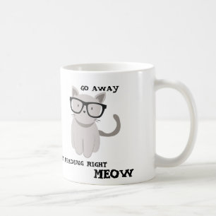 TAZA DE CAFÉ VOY LEJOS ESTOY LEYENDO MAULLIDO CORRECTO