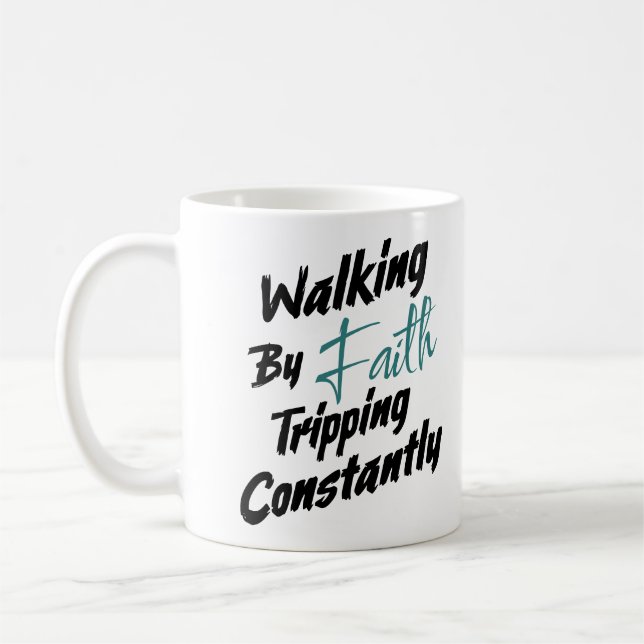 Taza De Café Walking by Faith Tripping Constantly Bible Quote (Izquierda)