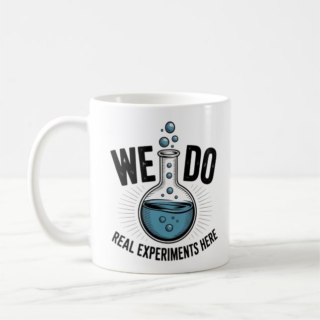 Taza De Café We Do Real Experiments Here – Funny STEM Teacher  (Izquierda)
