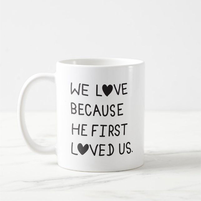 Taza De Café We Love Because He First Loved Us Typography (Izquierda)