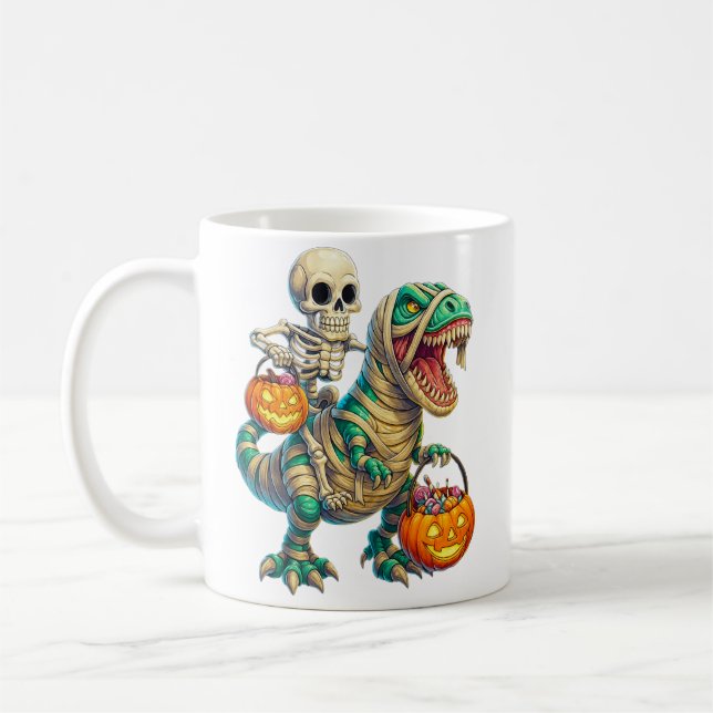Taza De Café Whimsical Skeleton Riding Mummy T-Rex Halloween (Izquierda)