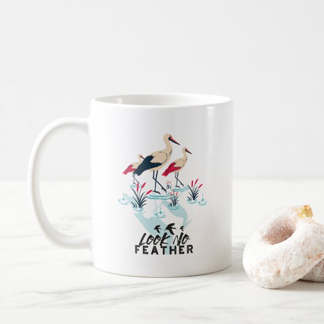 Taza De Café Whimsical Stork Pun Art - 'Look No Feather' (Con donut)