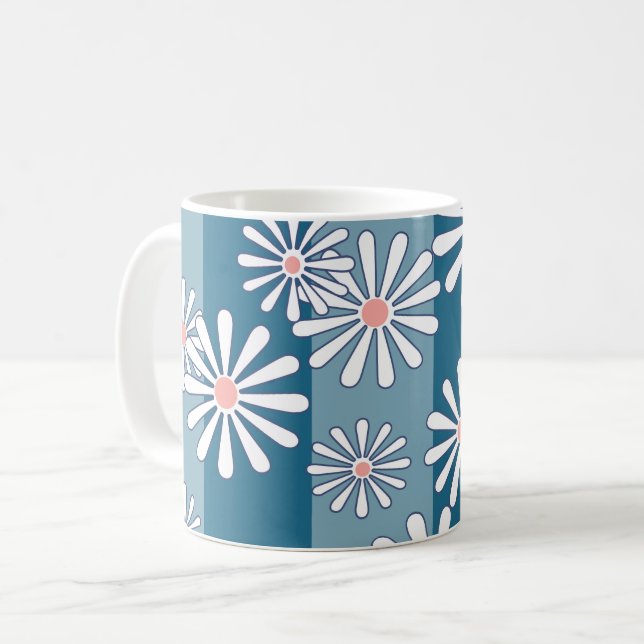 Taza De Café White chamomile flowers on striped blue background (Anverso izquierdo)