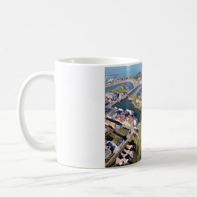 Taza De Café Willemstad in Nederland met moderne haven. (Izquierda)