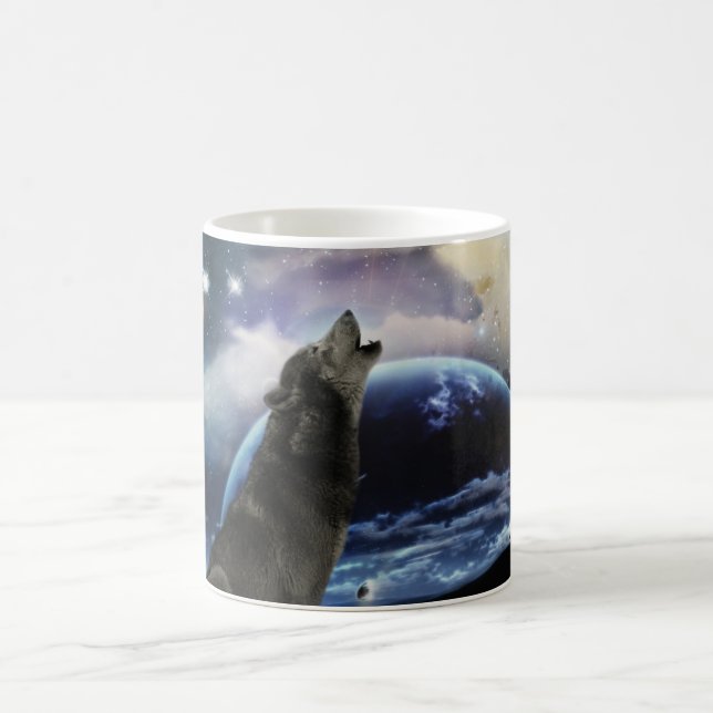 Taza De Café Wolf gritando en la luna (Centro)