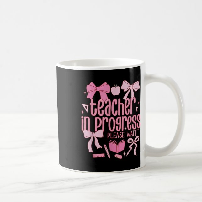 Taza De Café Women Teacher In Progress Coquette Pink Bow Future (Derecha)