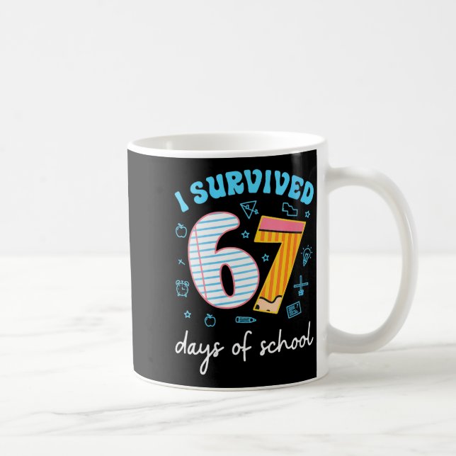 Taza De Café Womens I Survived 67 Days Of School Funny Meme Tea (Derecha)