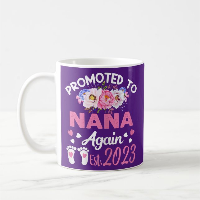 Taza De Café Womens Promoted To Nana Again 2023 Floral (Izquierda)
