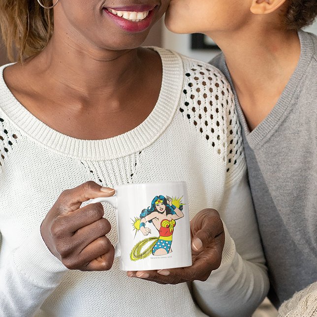 Taza De Café Wonder Woman Twist with Glowing Cuffs (Subido por el creador)