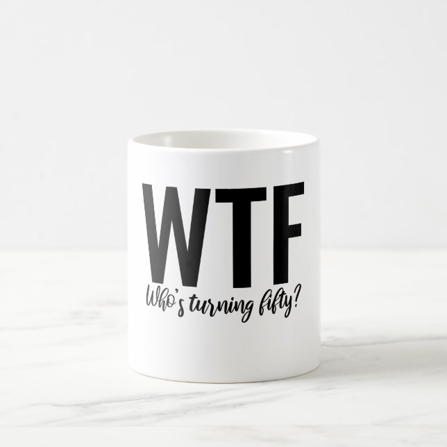 Taza De Café WTF quién cumple 50 años (Centro)