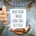 Taza De Café ¿Y ahora qué? Funny Recepcionista / Contador de of<br><div class="desc">Este café Mug presenta un divertido diseño de texto ¿Qué hay ahora? ¿Cómo puedo ayudarte? Mejor taza graciosa para Contador o Recepcionista.</div>