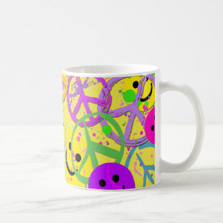TAZA DE CAFÉ Y SIGNOS DE LA PAZ