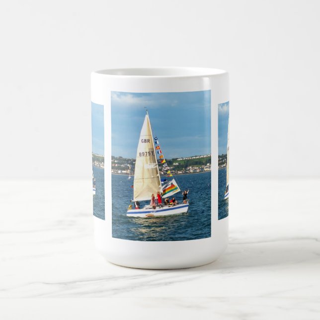 Taza De Café Yates con banderas en barco en Jersey (Centro)