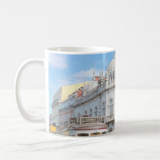 TAZA DE CAFÉ YELLOW TRAM ON ROAD