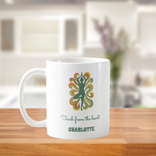 Taza De Café Yoga instructor retro swirls name quote (Subido por el creador)