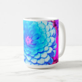 Taza De Café Zinnia azul bonito en el jardín de verano morado