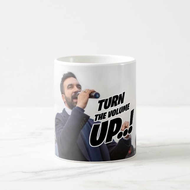 Taza De Café Zohran Mamdani - Turn the Volume Up Mug (Centro)