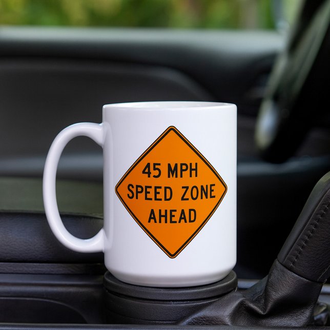 Taza De Café Zona de velocidad de 45 MPH por delante del Rótulo (Subido por el creador)
