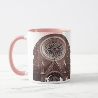Taza de catedral gótica histórica