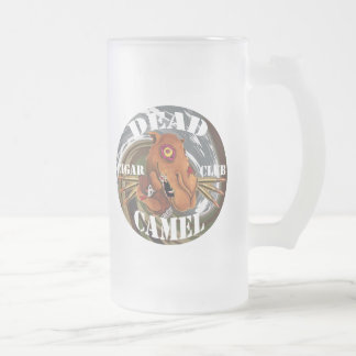 Taza de cerveza helada camello del zombi
