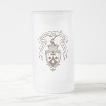 Taza de cerveza helada emblema carmelita
