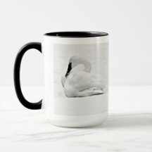 Taza de cisnes de nieve en blanco y negro