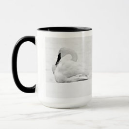 Taza de cisnes de nieve en blanco y negro