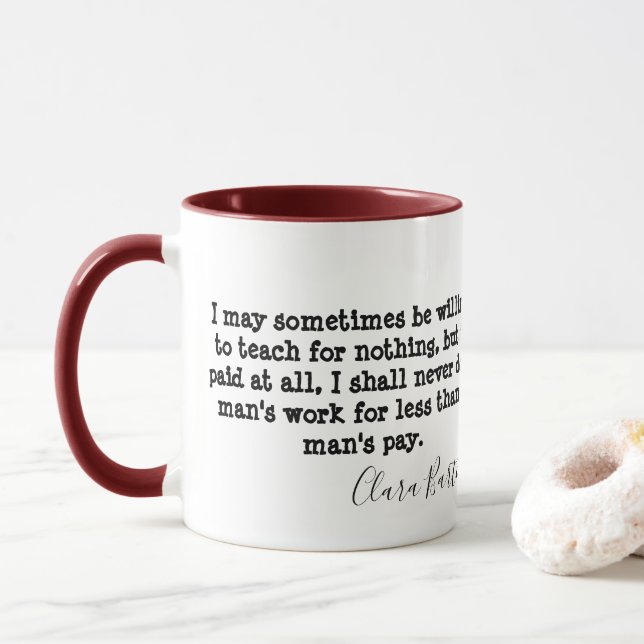 Taza de Clara Barton de la igualdad de salario (Con donut)
