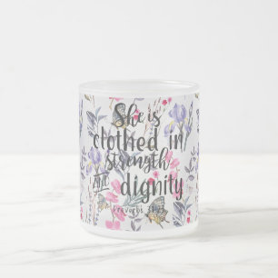 Taza De Cristal Esmerilado 31:25 de los proverbios la visten en fuerza