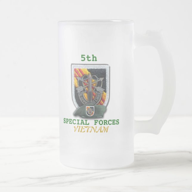 Taza De Cristal Esmerilado 5.º flash de Green Berets vietnam son veterinarios (Derecha)