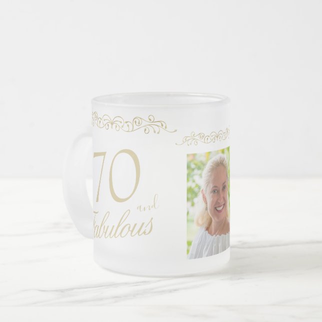 Taza De Cristal Esmerilado 70 y fabulosa foto de cumpleaños 70 de Ornament (Anverso izquierdo)