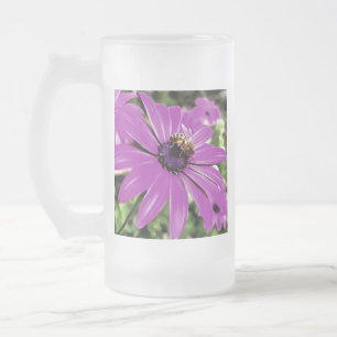 Taza De Cristal Esmerilado Abeja De Miel En Un Arte De Daisía Morado Africano
