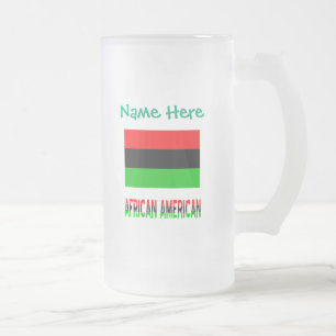 Taza De Cristal Esmerilado Bandera de la Diáspora Afroamericana Verde Persona