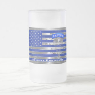 Taza De Cristal Esmerilado Bandera de paracaidista estadounidense diseñada es