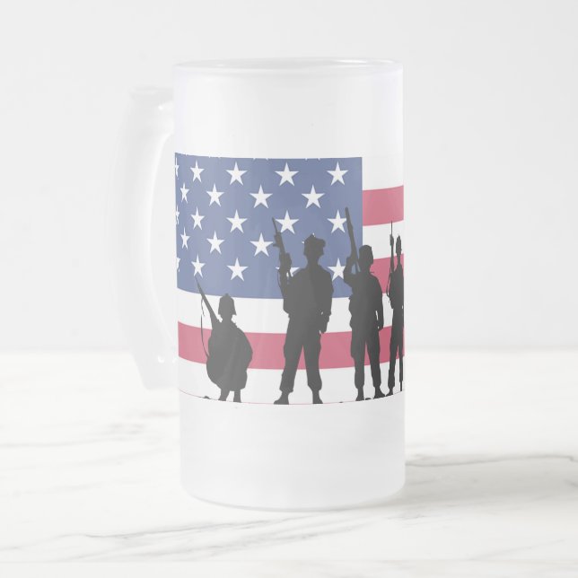 Taza De Cristal Esmerilado Bandera estadounidense con silueta de soldados (Anverso izquierdo)