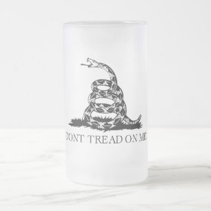 Taza De Cristal Esmerilado Bandera Gadsden de serpiente de cascabel: Lucha, R