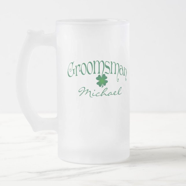 Taza De Cristal Esmerilado Beer Stein, Groomsman verde de Shamrock personaliz (Izquierda)