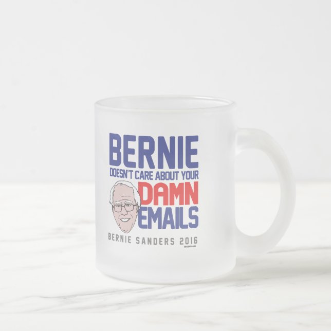 Taza De Cristal Esmerilado Bernie no cuida sobre sus correos electrónicos (Derecha)