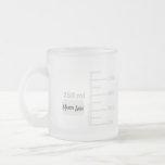 Taza De Cristal Esmerilado Big Label Mug personalizado de Science Lab Beaker<br><div class="desc">Por el amante de la ciencia en tu vida. Esta taza de 10 oz se hace para que parezca una pieza de vidrio de laboratorio, con graduaciones para un vaso de 250 ml de tamaño comparable. Incluso puede personalizarlo con sus iniciales o nombre, como lo haría en una configuración de...</div>