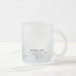 Taza De Cristal Esmerilado Boda de mármol blanco novia Baby Shower Nombre fav<br><div class="desc">Crea tu exclusivo regalo personalizado con esta elegante y minimalista plantilla de café de vidrio escarlatado de mármol blanco transparente. Escriba su nombre, nombre de la dama de honor, nombre de los padrinos, nombre principal o cualquier texto personalizado y su celebración: Boda, ducha nupcial, Baby Shower, cumpleaños, Sewwt 16, bautismo,...</div>