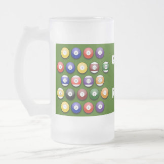 Taza De Cristal Esmerilado Bolas de piscina numerada coloreadas sobre un