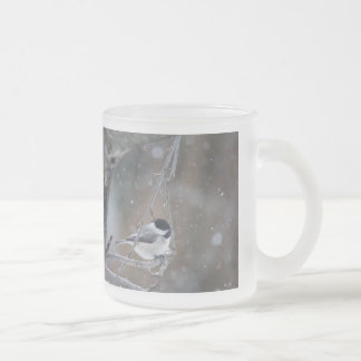 Taza De Cristal Esmerilado Chickadee con gorra negra - Songbird