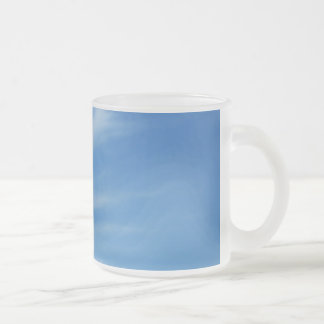 Taza De Cristal Esmerilado Cielo azul con nubes blancas resumen foto natural