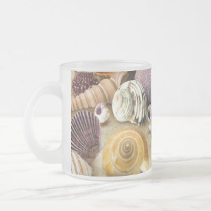 Taza De Cristal Esmerilado conchas marinas en la playa