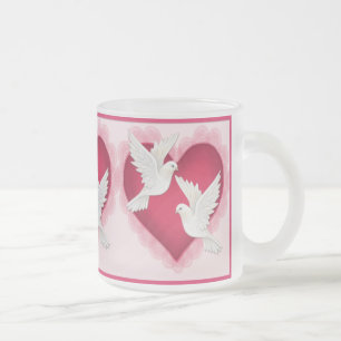 Taza De Cristal Esmerilado Corazón y palomas - Rosa