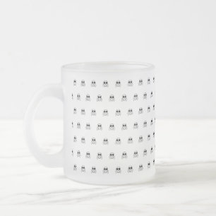 Taza De Cristal Esmerilado cráneo espeluznante sobre un fondo negro