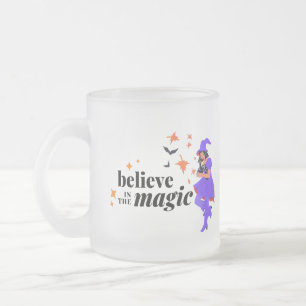 Taza De Cristal Esmerilado Creer en la Halloween mágica bruja
