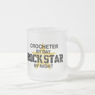 Taza De Cristal Esmerilado Crocheter por el día, estrella del rock por noche