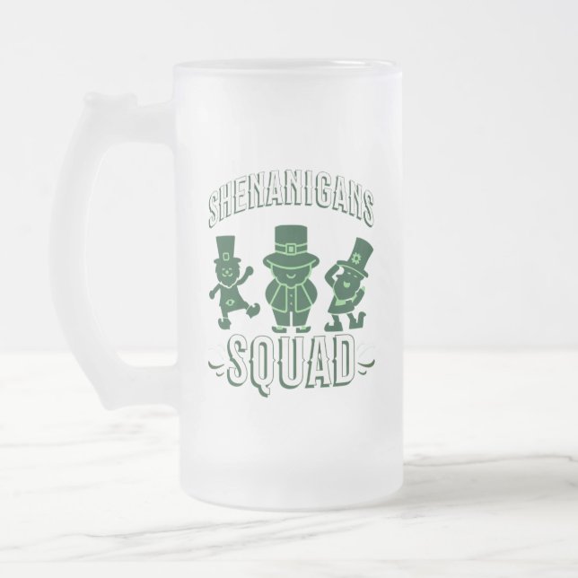 TAZA DE CRISTAL ESMERILADO DÍA DE SAN PATRICK - PLAZA DE SHENANIGANS (Izquierda)